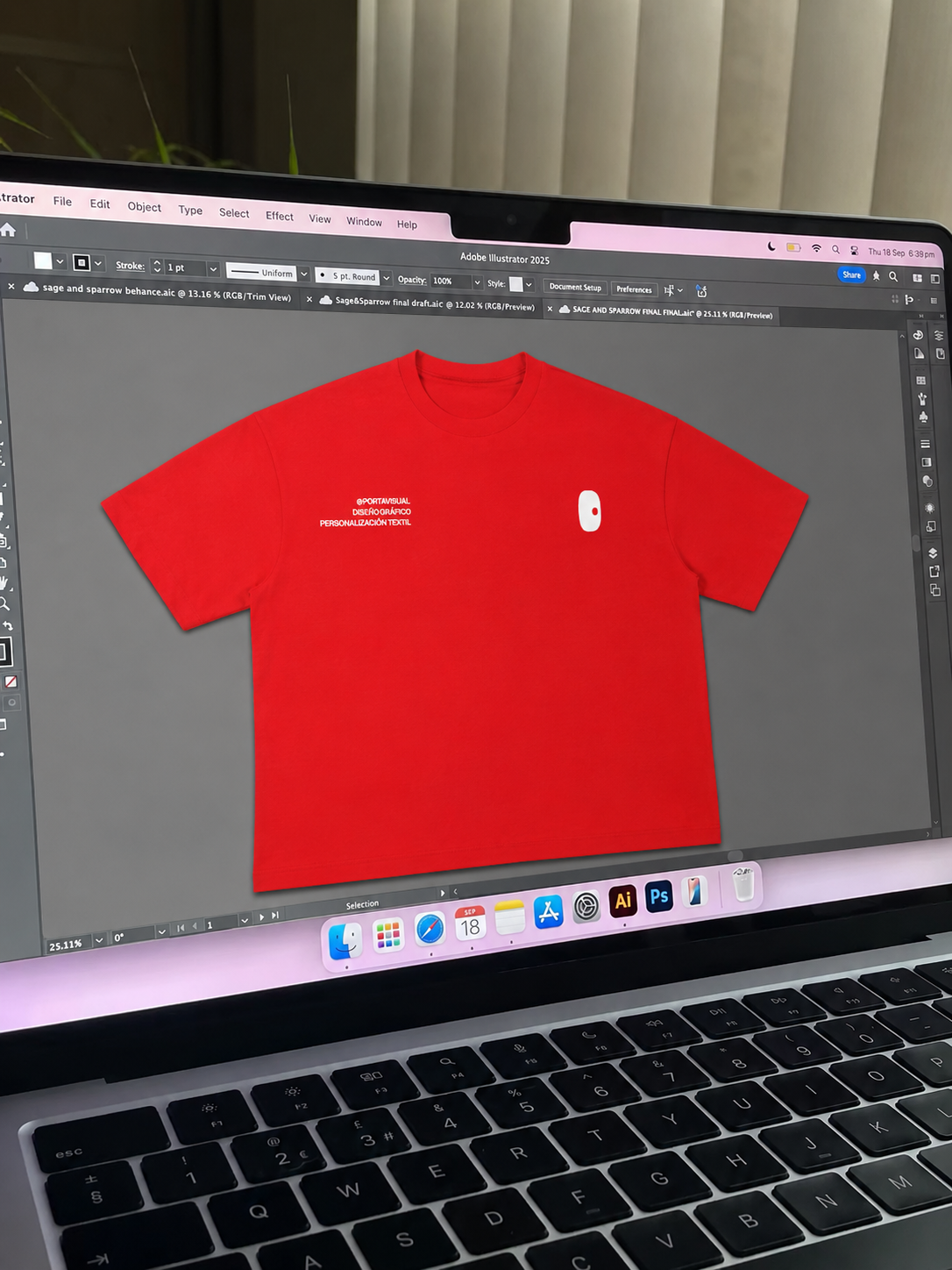 Mockup de camiseta PORTA en proceso de diseño en pantalla