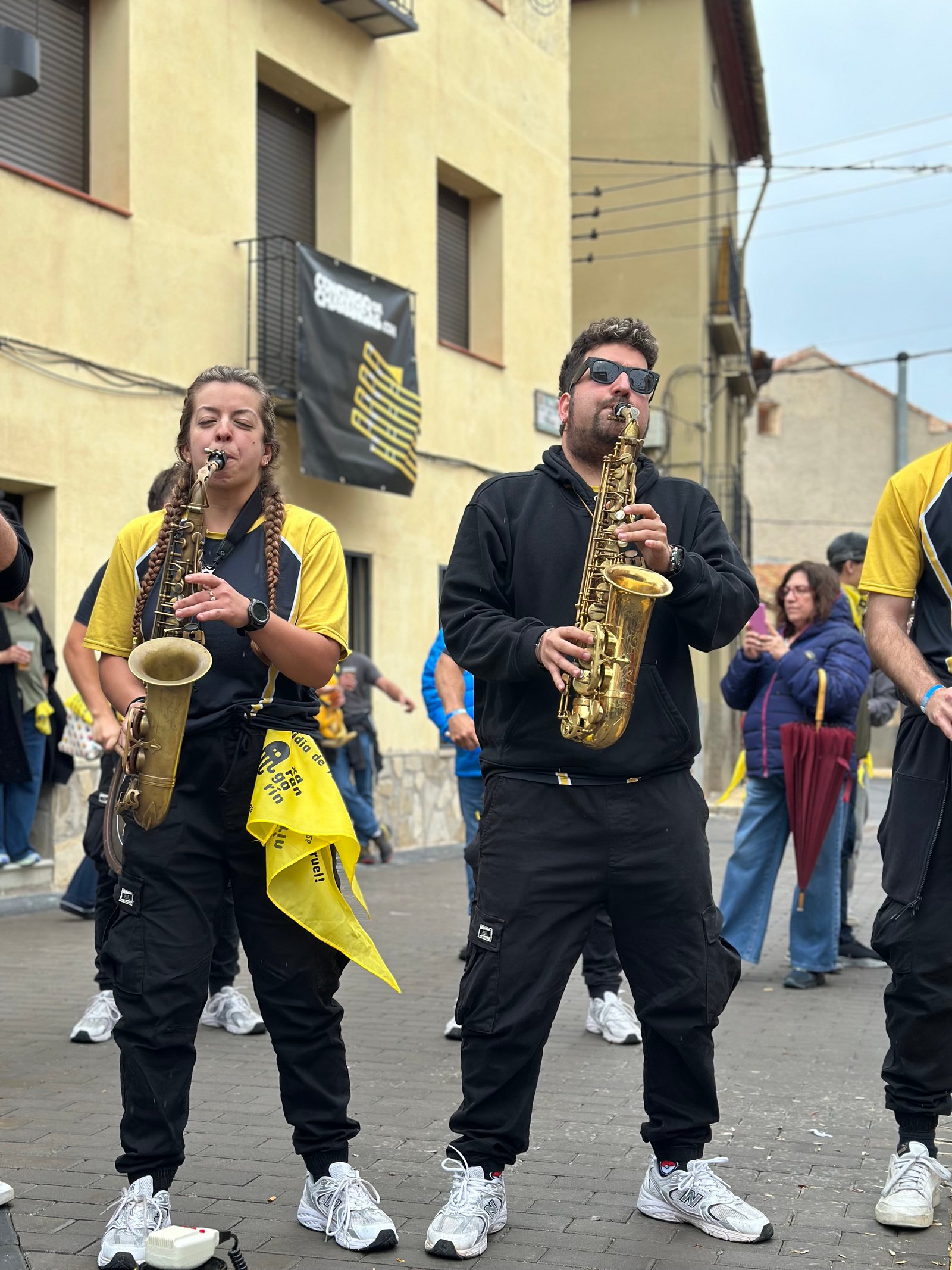 Charanga Xarangarín tocando en la calle